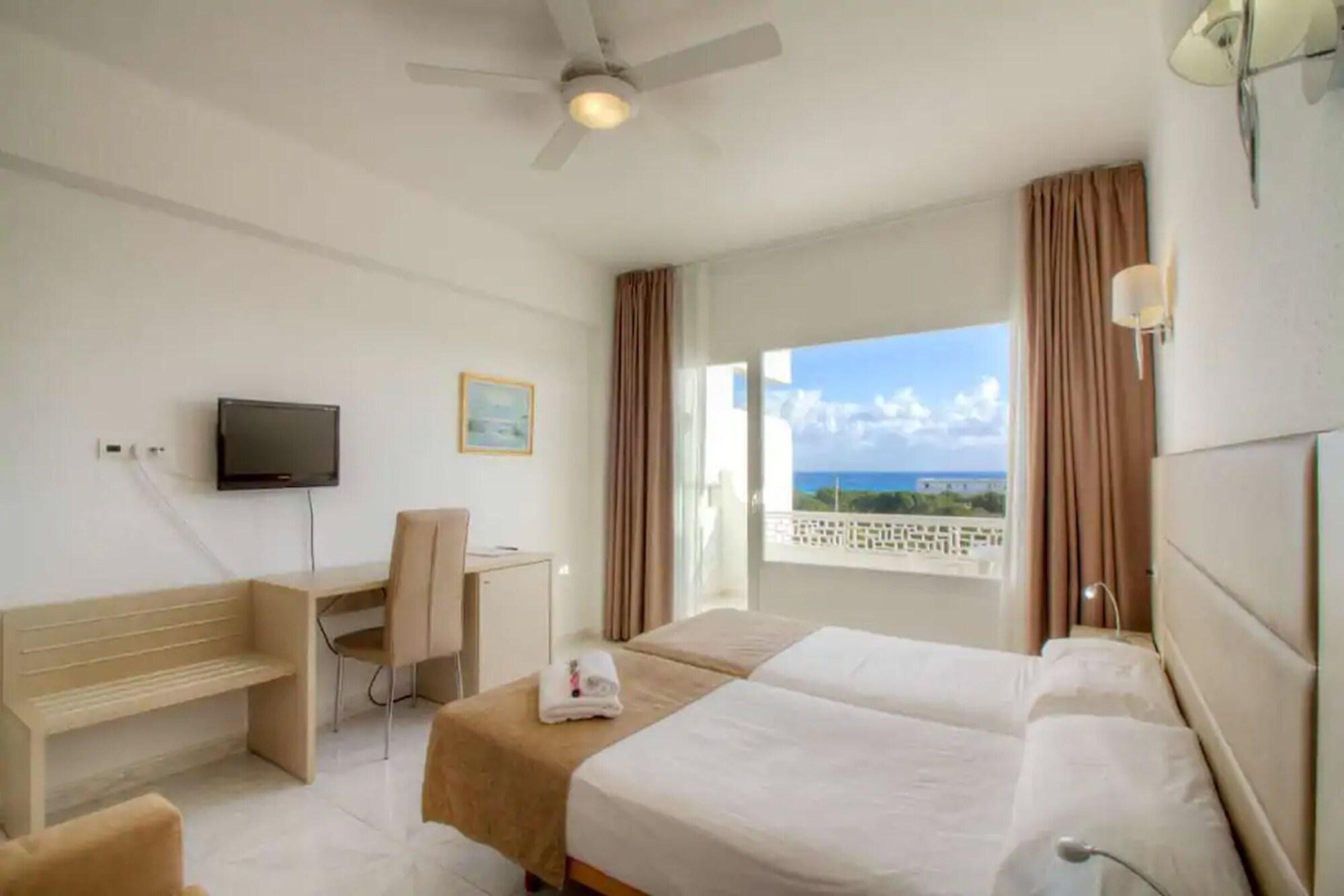 Hotel Lago Playa I Es Pujols Extérieur photo
