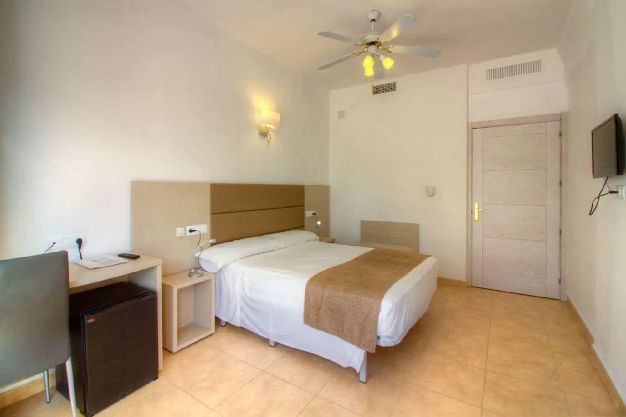Hotel Lago Playa I Es Pujols Extérieur photo
