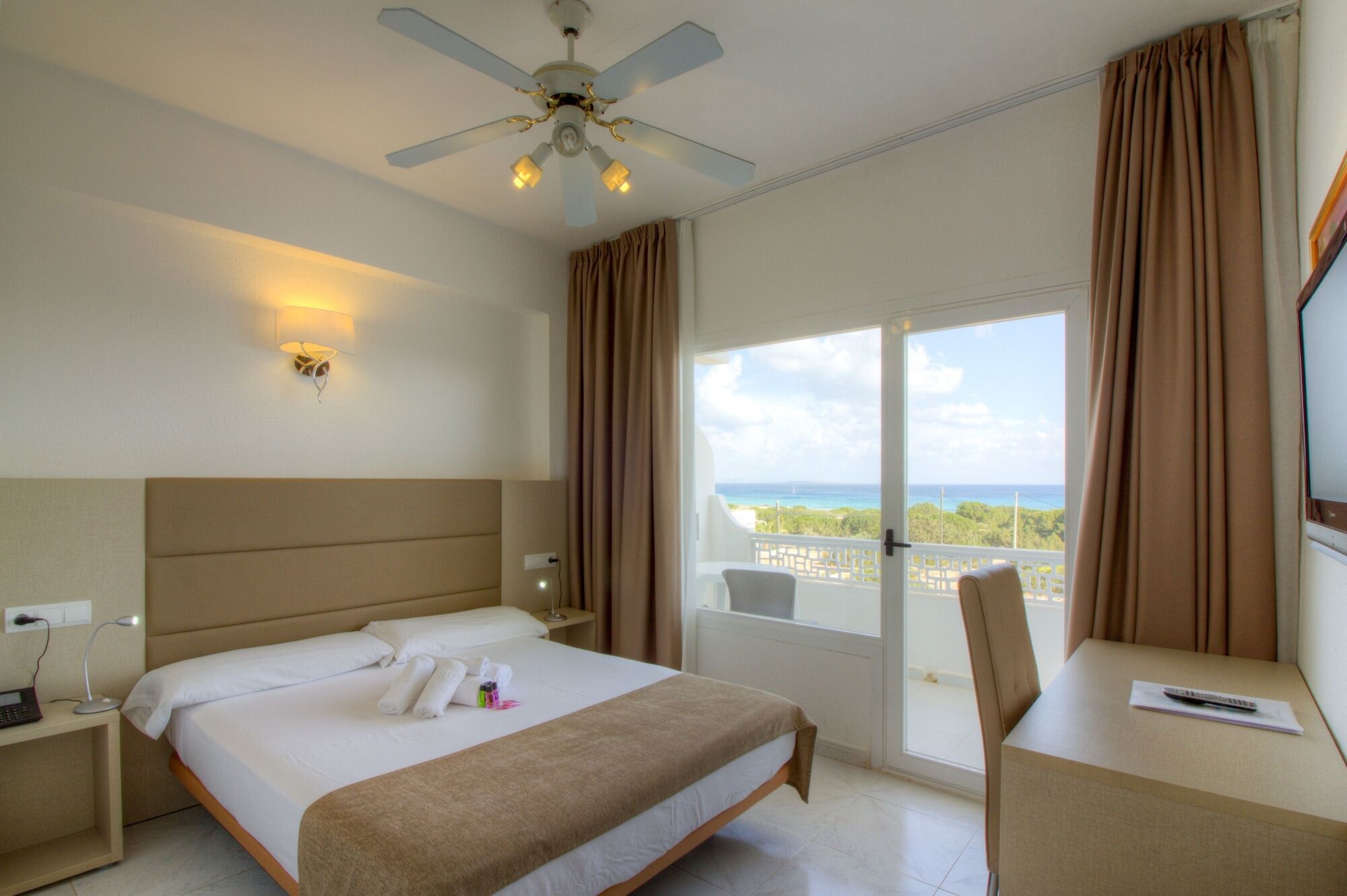 Hotel Lago Playa I Es Pujols Extérieur photo